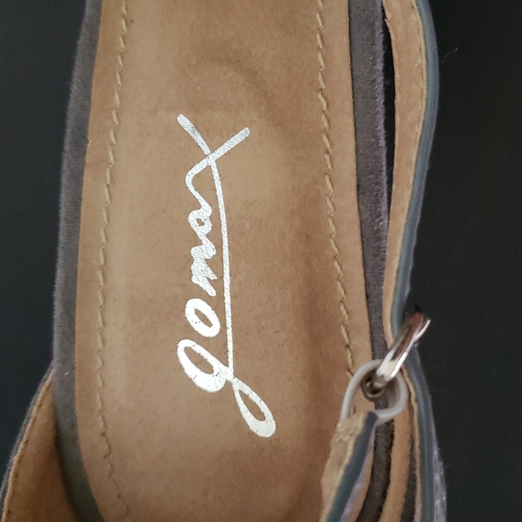 Gomax suede heels, Size 9 - Picture 4 of 5